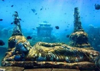 Đền thờ Phật tuyệt đẹp dưới đáy biển Indonesia