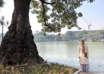 BƯỚC CHÂN TỈNH THỨC