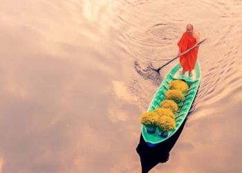 Qua sông hãy bỏ bè