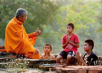 Ðiềm tĩnh trước khen chê