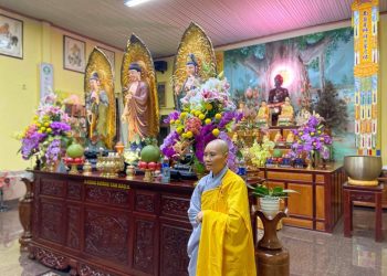 CHỢT NHẬN RA RẰNG…