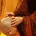 Tại sao Tu sĩ phải xuống tóc ? Nguồn gốc và ý nghĩa những dấu sẹo tròn trên đầu Tăng, Ni (Lễ Tấn Hương)