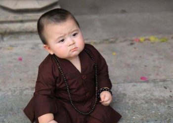 MỘT BÀN TAY CHE KHUẤT BẦU TRỜI