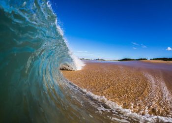 KHI CUỘC ĐỜI TẶNG BẠN MỘT CƠN BÃO