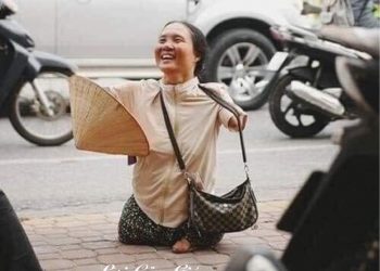 Nụ cười tỏa nắng thỏa lòng nhân gian… !