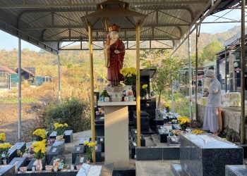 CHẠP MỘ NƠI KHU HƯƠNG LINH THAI NHI