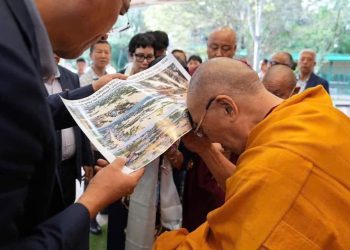 Thánh Đức Lạt Ma XIV đã rơi nước mắt khi thấy tình hình lũ lụt tại miền Bắc-Việt Nam