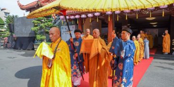 Cung thỉnh xá-lợi Trái tim Bồ-tát Thích Quảng Đức an vị tại tháp Đa Bảo – Việt Nam Quốc Tự