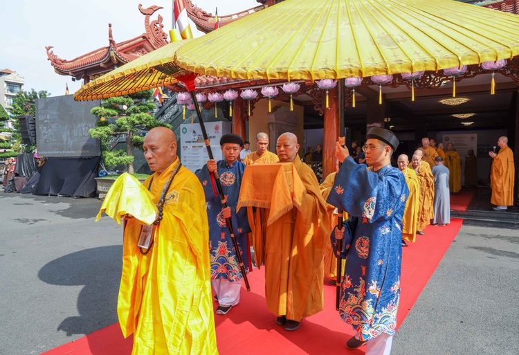 Cung thỉnh xá-lợi Trái tim Bồ-tát Thích Quảng Đức an vị tại tháp Đa Bảo – Việt Nam Quốc Tự