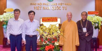 Lãnh đạo Cục An ninh nội địa – Bộ Công an chúc mừng Đại lễ Phật đản đến Đức Pháp chủ GHPGVN