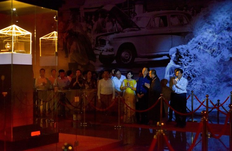 Phó Thủ tướng Mai Văn Chính đến Việt Nam Quốc Tự thăm Đức Pháp chủ, chiêm bái xá-lợi Bồ-tát Thích Quảng Đức