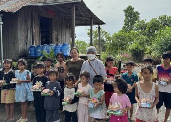 Chương Trình: Gieo Hạt Từ Tâm – Tặng cặp sách – giày dép cho các em vùng sâu vùng xa, chuẩn bị năm học mới – Tháng 6al | Đạo tràng Tự Tâm Tp. Ban Mê