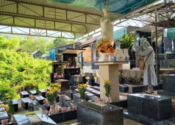 CÔ TRÒ DÂNG CÚNG NƠI NGHĨA TRANG THAI NHI MÙA PHẬT ĐẢN – PL.2570 – DL.2026